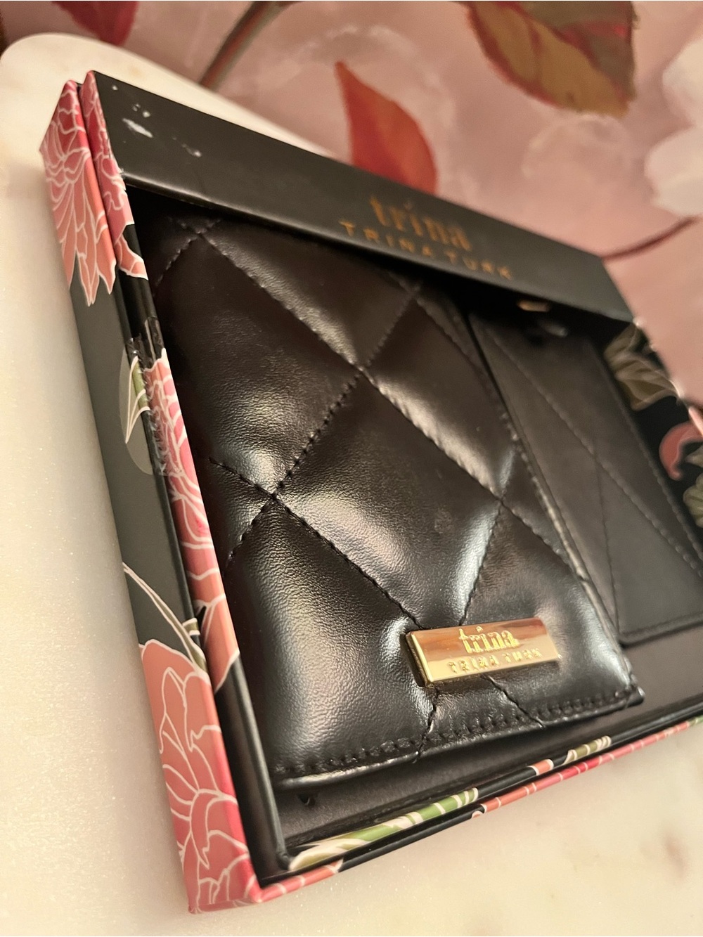 Trina Turk Black Quilted Wallet & Card Case Set w/Gold Logo & Luggage Tag (NIB) - Picture 8 of 10